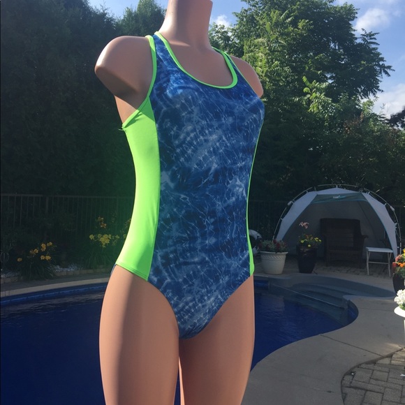 Swimwear - Picture 7 of 8